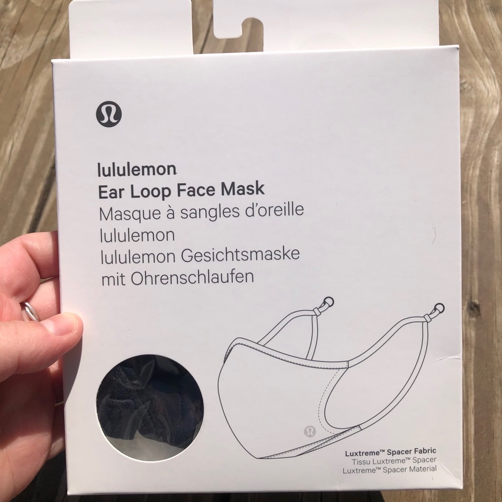 NWT ear loop face mask